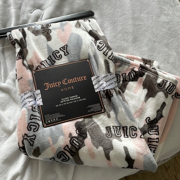 Juicy Couture Other - Juicy couture plush throw blanket